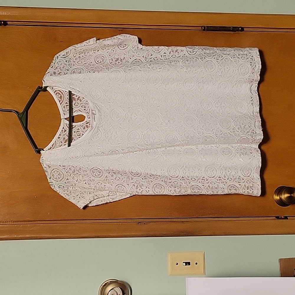 Cj banks size X White short sleeve lace overlay of white tank top